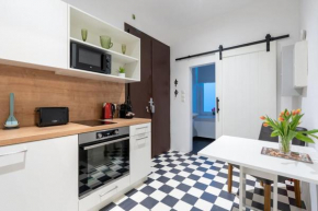 HM • Practical 1BR Flat by Center